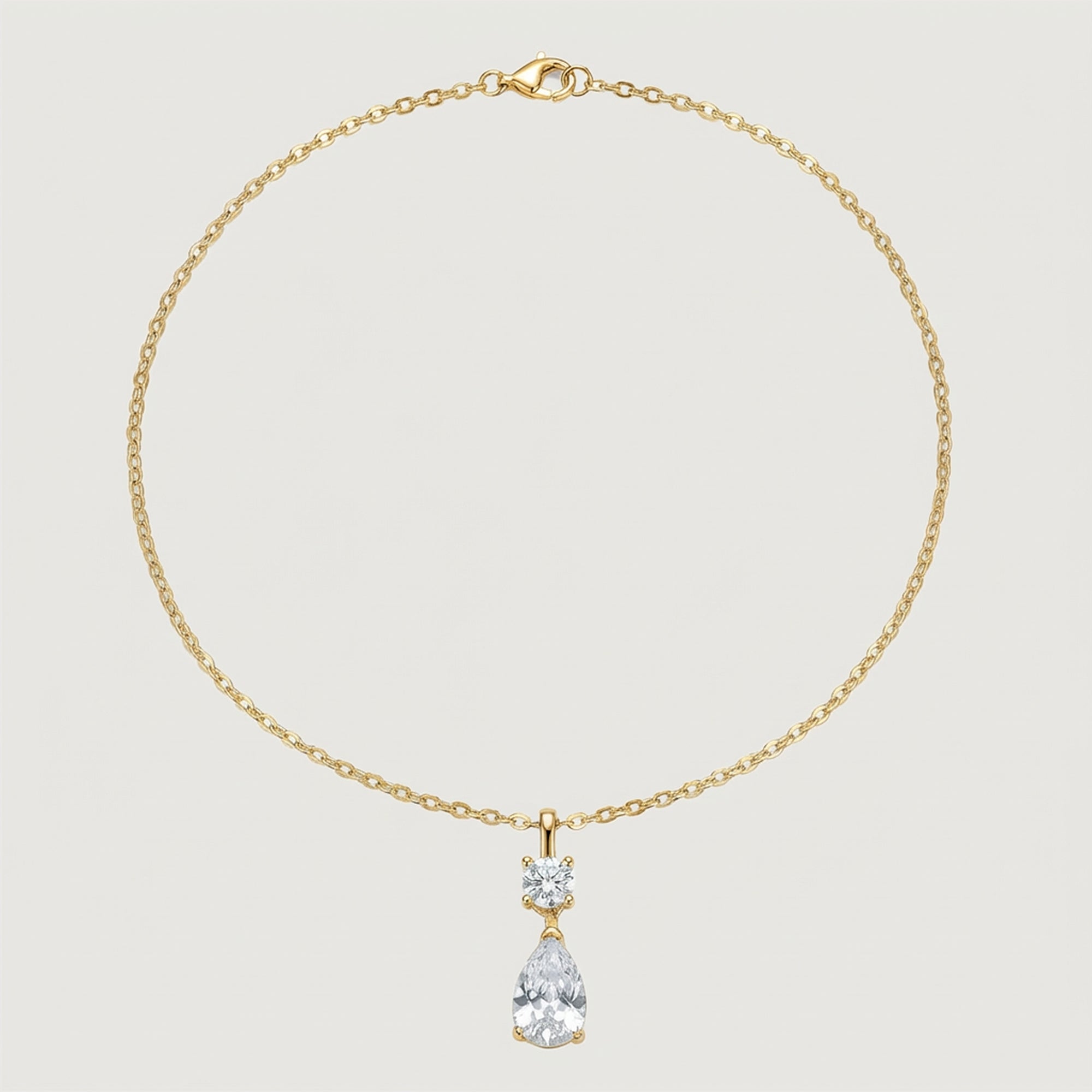 Elegante collar colgante de circonitas con corte de pera