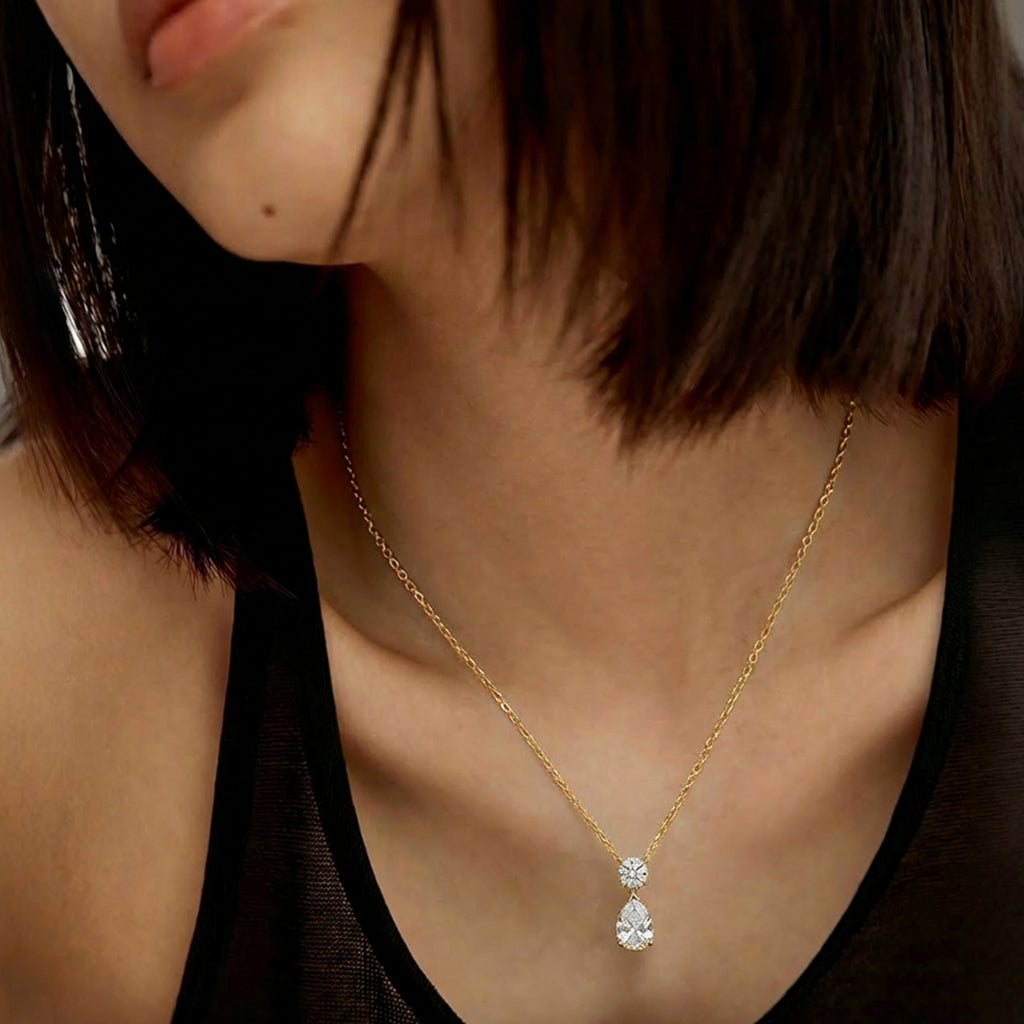 Elegante collar colgante de circonitas con corte de pera