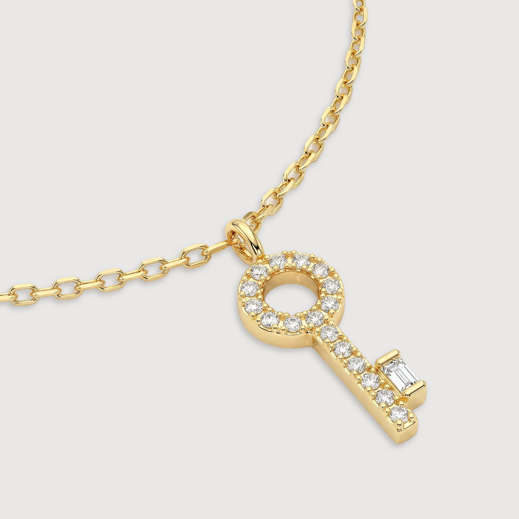 Collar de diamantes con dije de llave