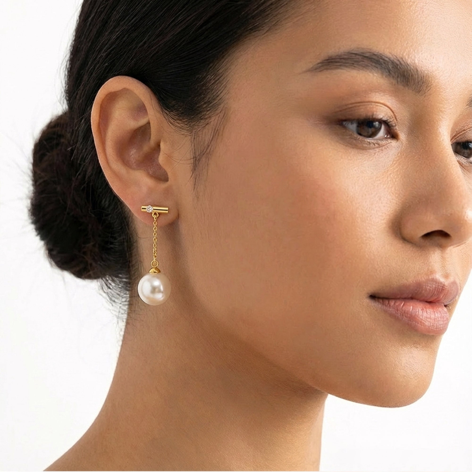 Stunning 18K Gold-Plated Pearl Drop Earrings with Diamond Accents: Your Go-To Glam!