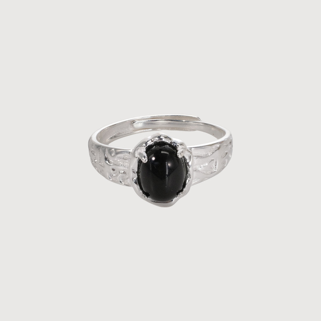 Elegante Anillo de Plata con Ónix Negro