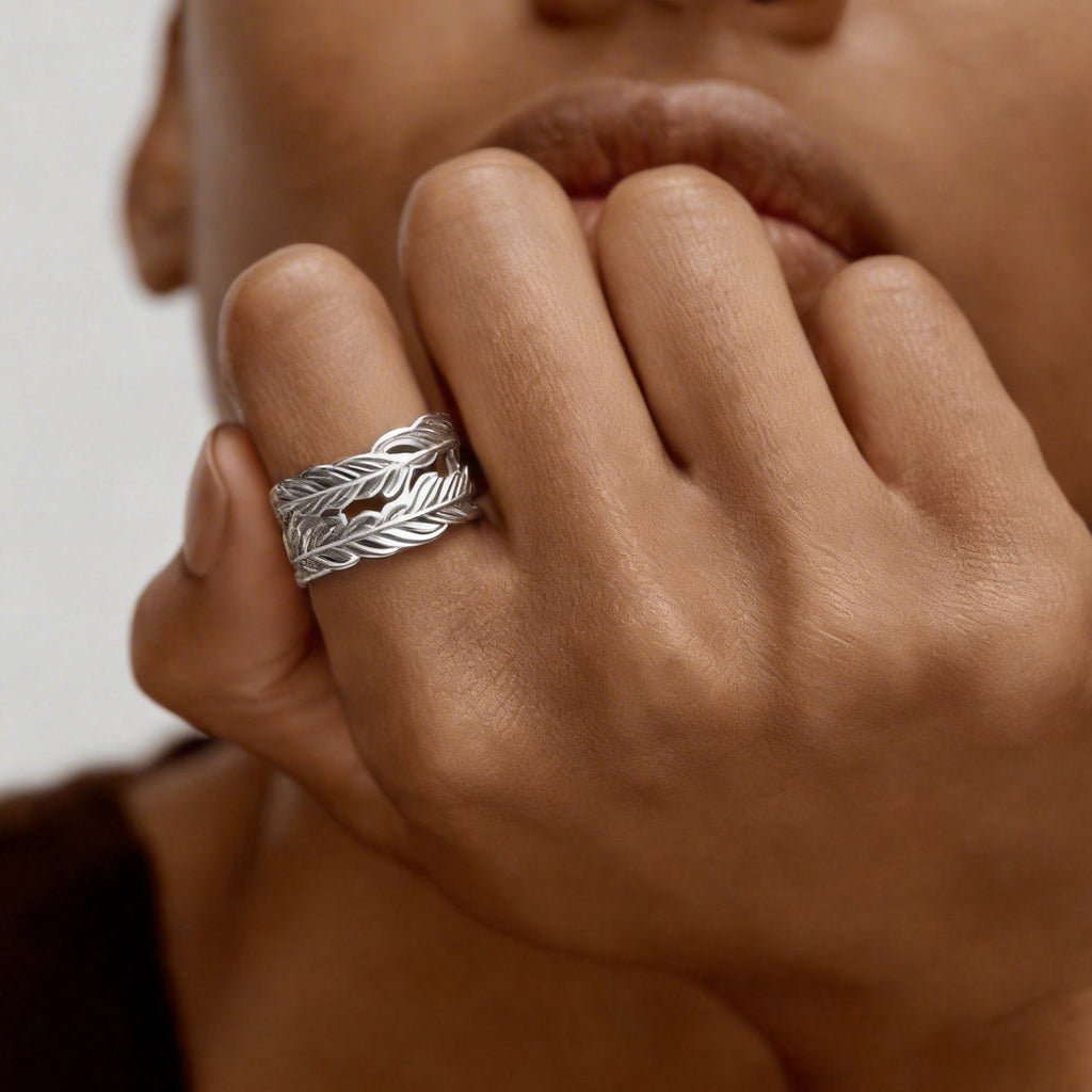 Anillo Abierto de Pluma en Plata de Ley