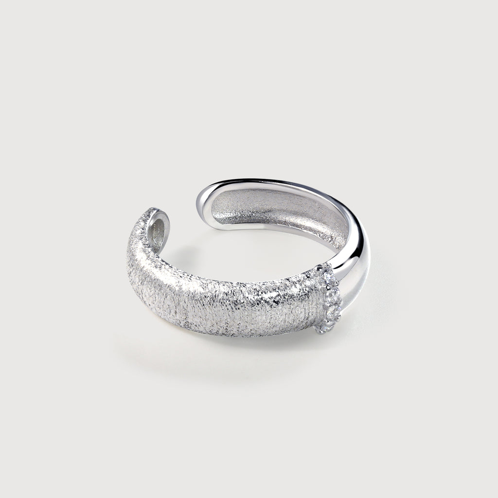 Anillo Abierto Texturizado de Circonitas