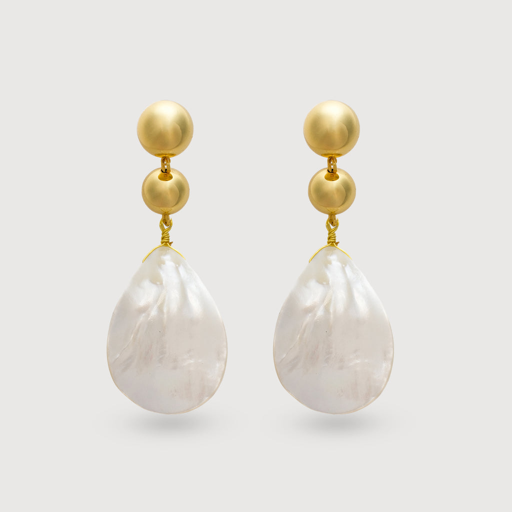 Aretes de oro en forma de lágrima