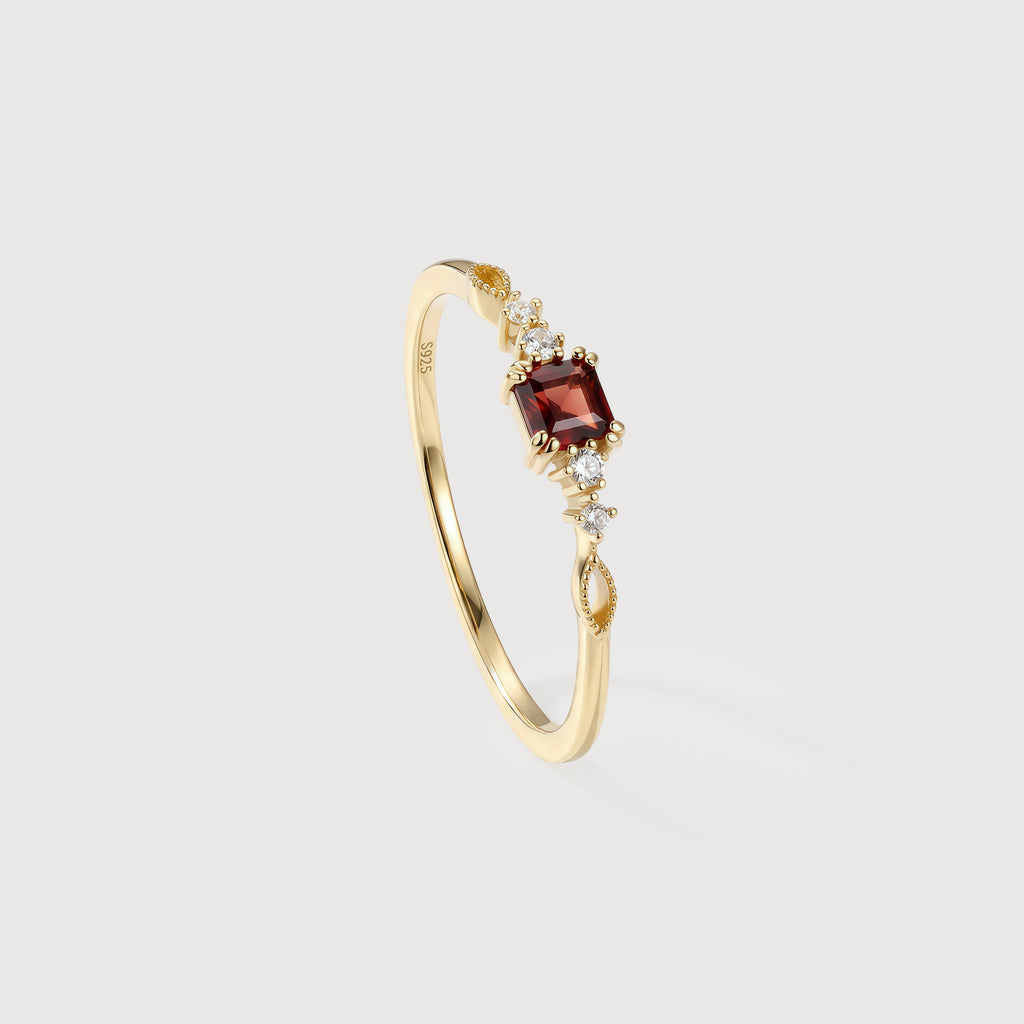 Rouge Garnet Ring