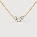 Elegante collar de circonitas de tres piedras