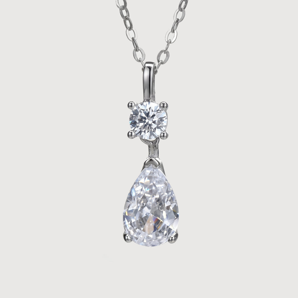 Elegante collar colgante de circonitas con corte de pera