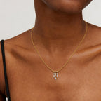 Elegante Collar Colgante con Circonita y Barra en T