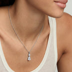 Elegante collar colgante de circonitas con corte de pera