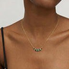 Collar de barra de esmeraldas y diamantes