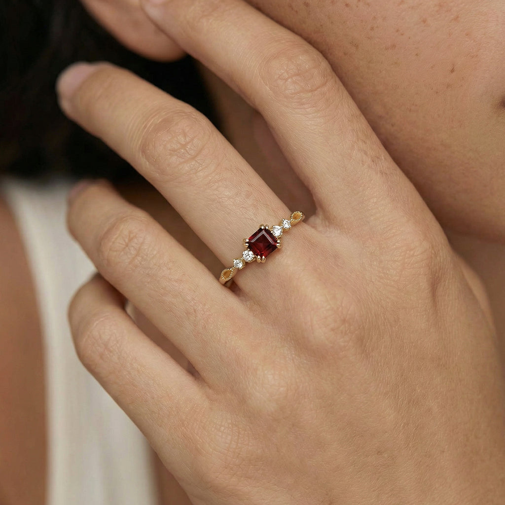 Rouge Garnet Ring