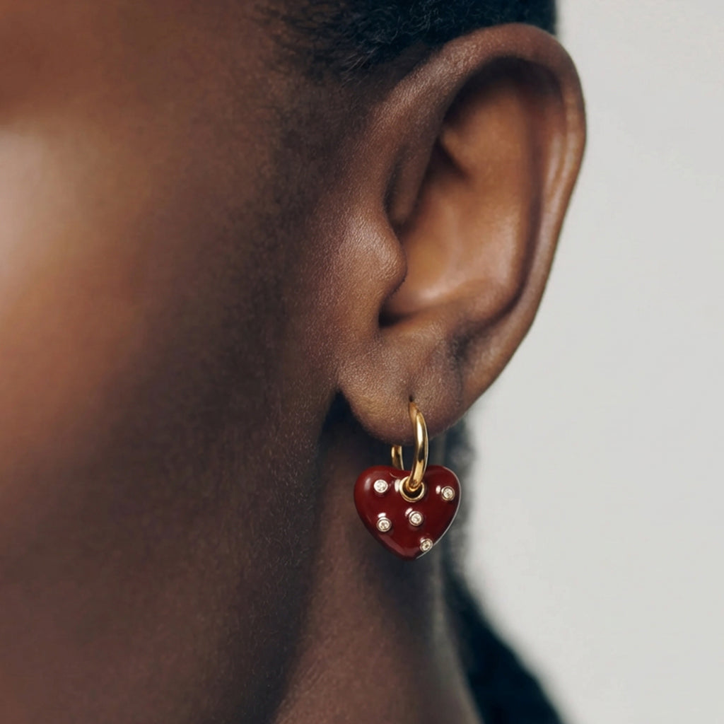 Pendientes de aro de corazón rojo