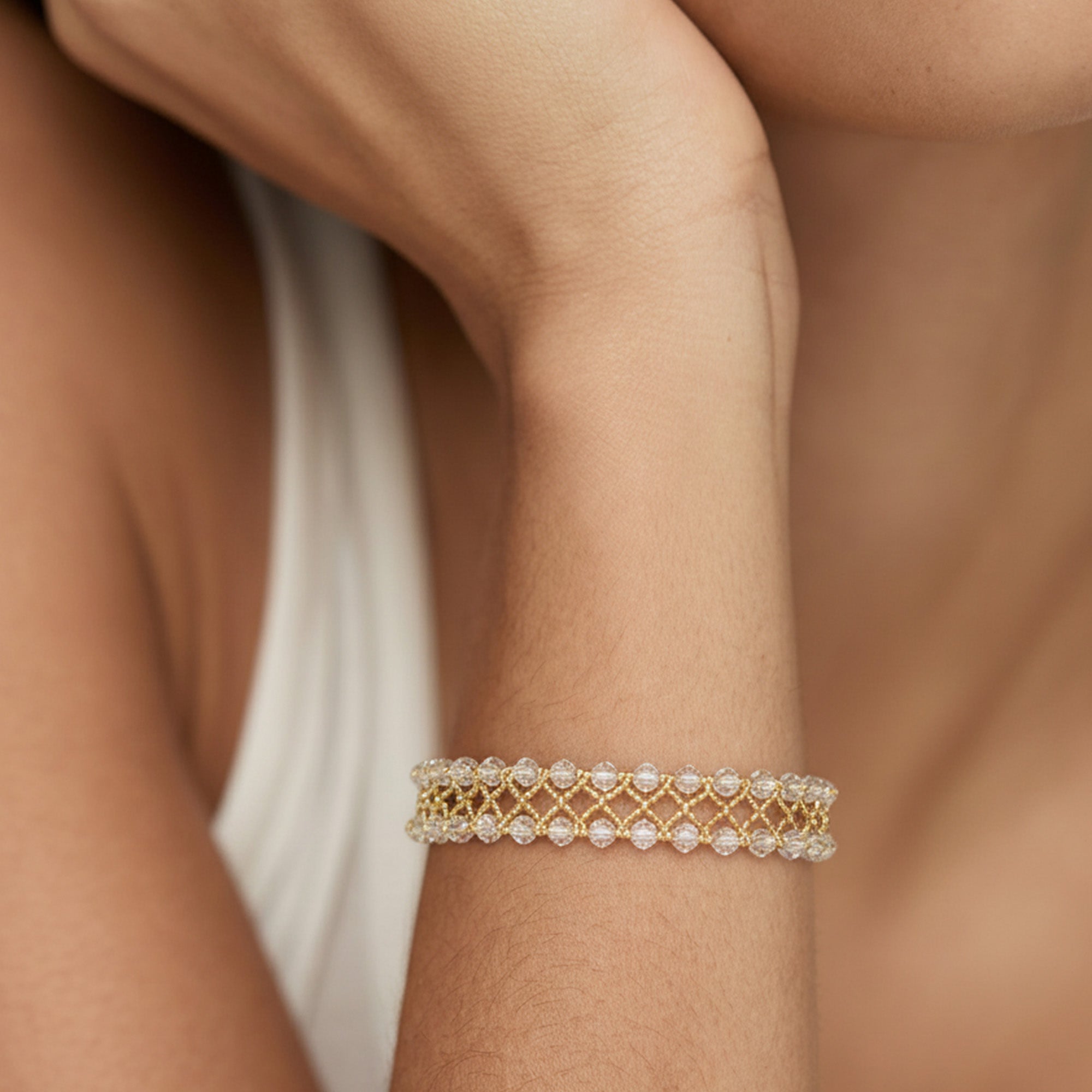 Pulsera de barra de oro y circonitas cúbicas