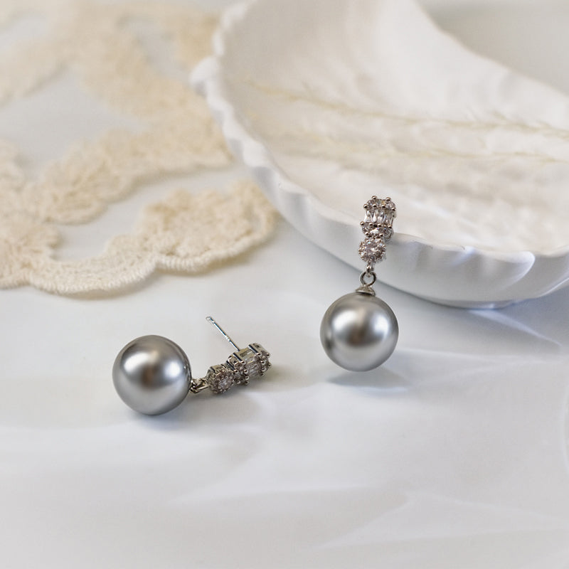 Elegant Pearl Drop Earrings with Sparkling Accents: Perfect Bridal or Formal Accessory!