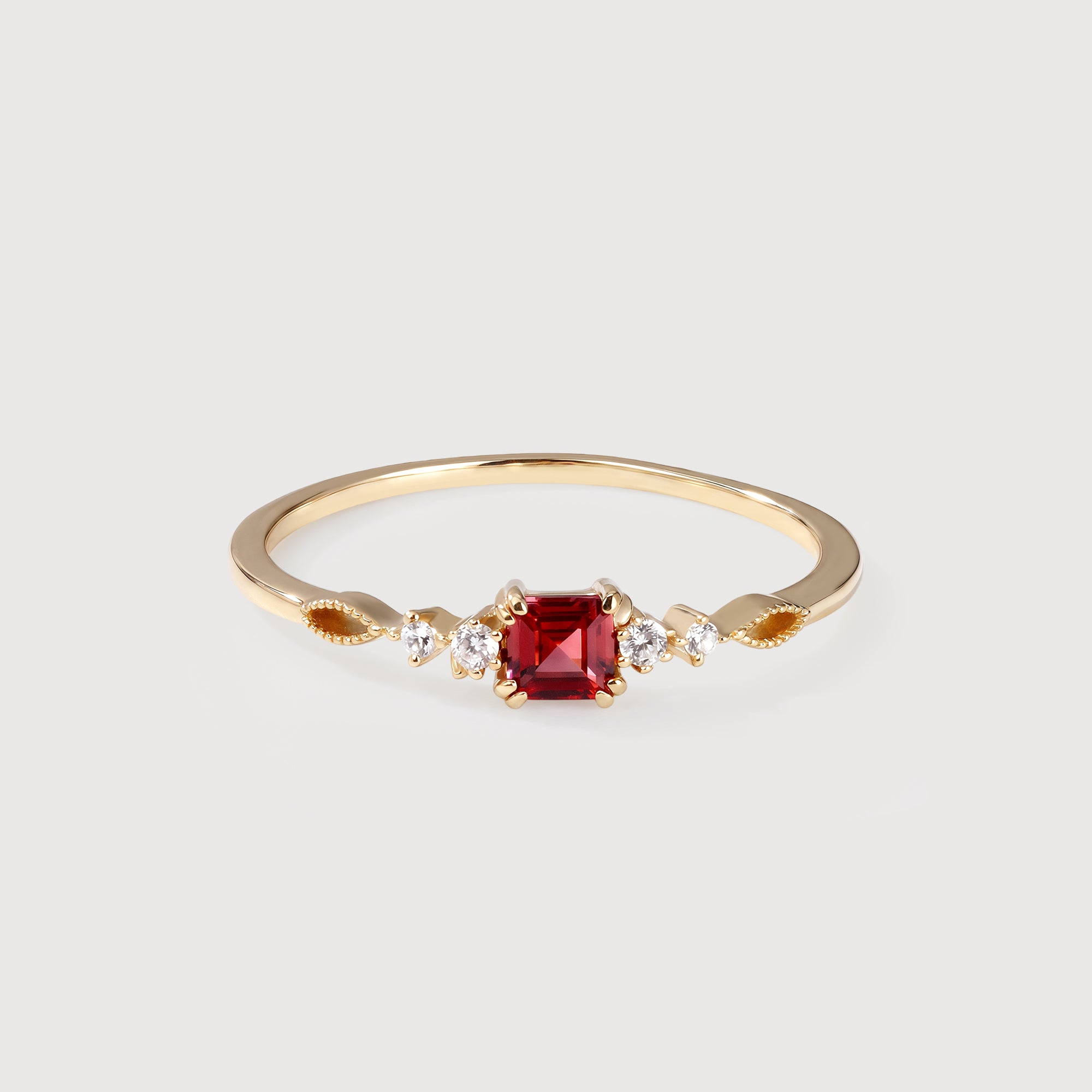 Rouge Garnet Ring