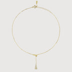Collar con colgante triangular geométrico