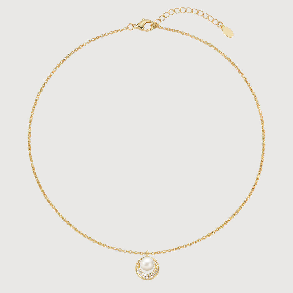 Elegante collar de perlas con halo y gota