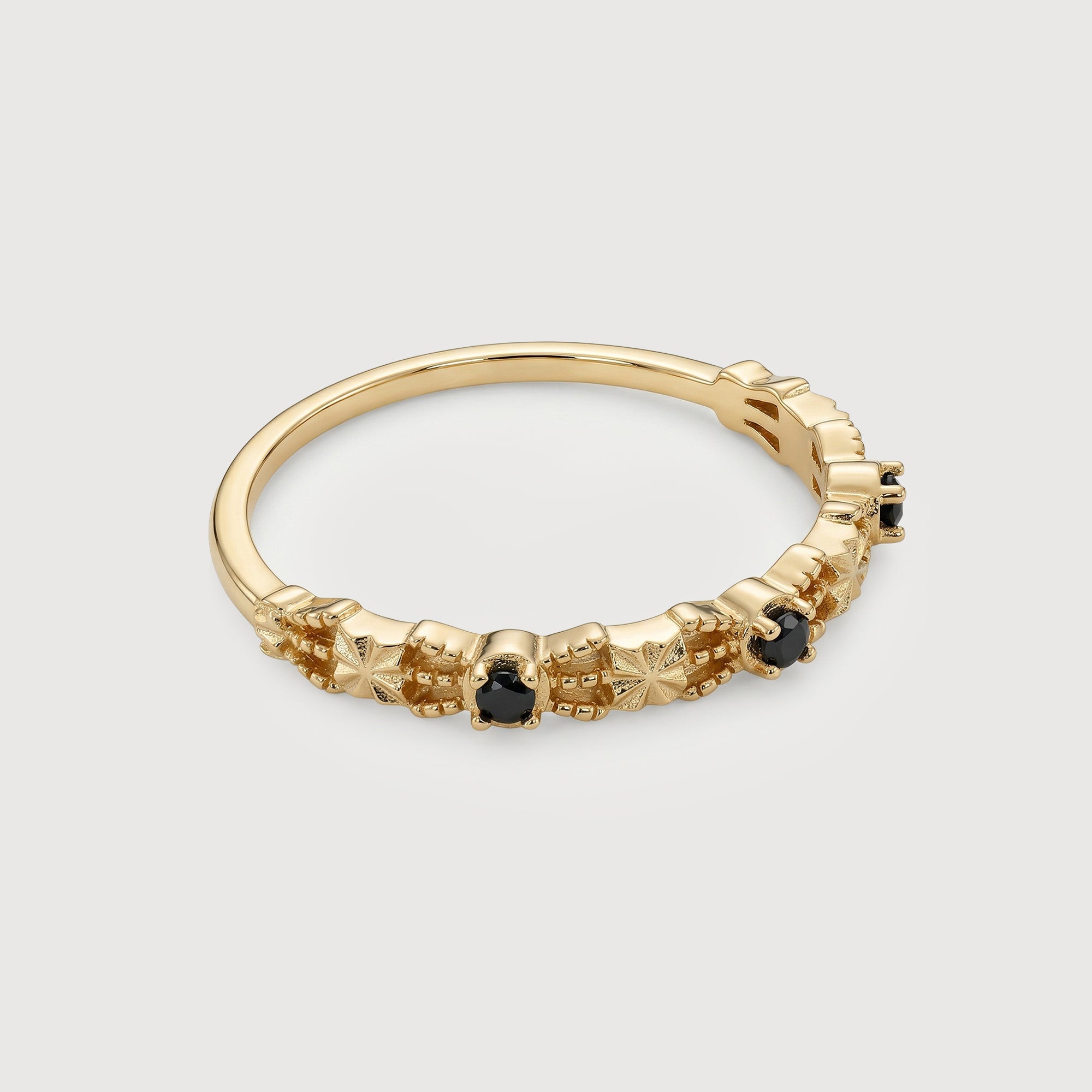 Anillo de espinela negra Nocturne