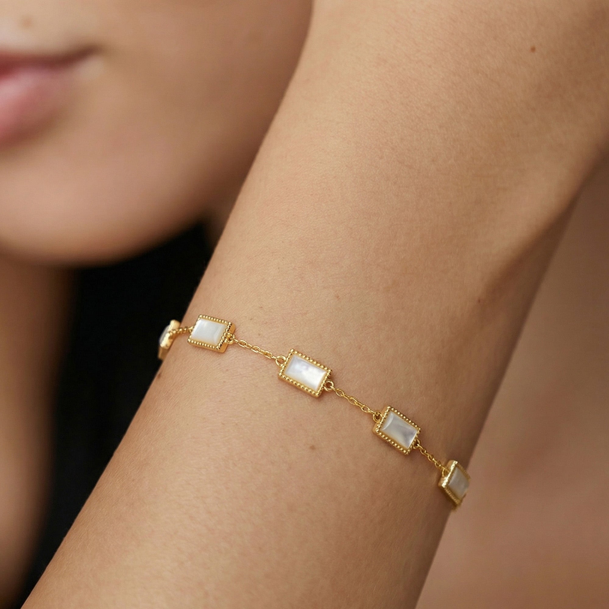 Pulsera de oro de estación de concha