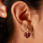 Pendientes de aro de corazón rojo