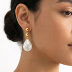 Aretes de oro en forma de lágrima