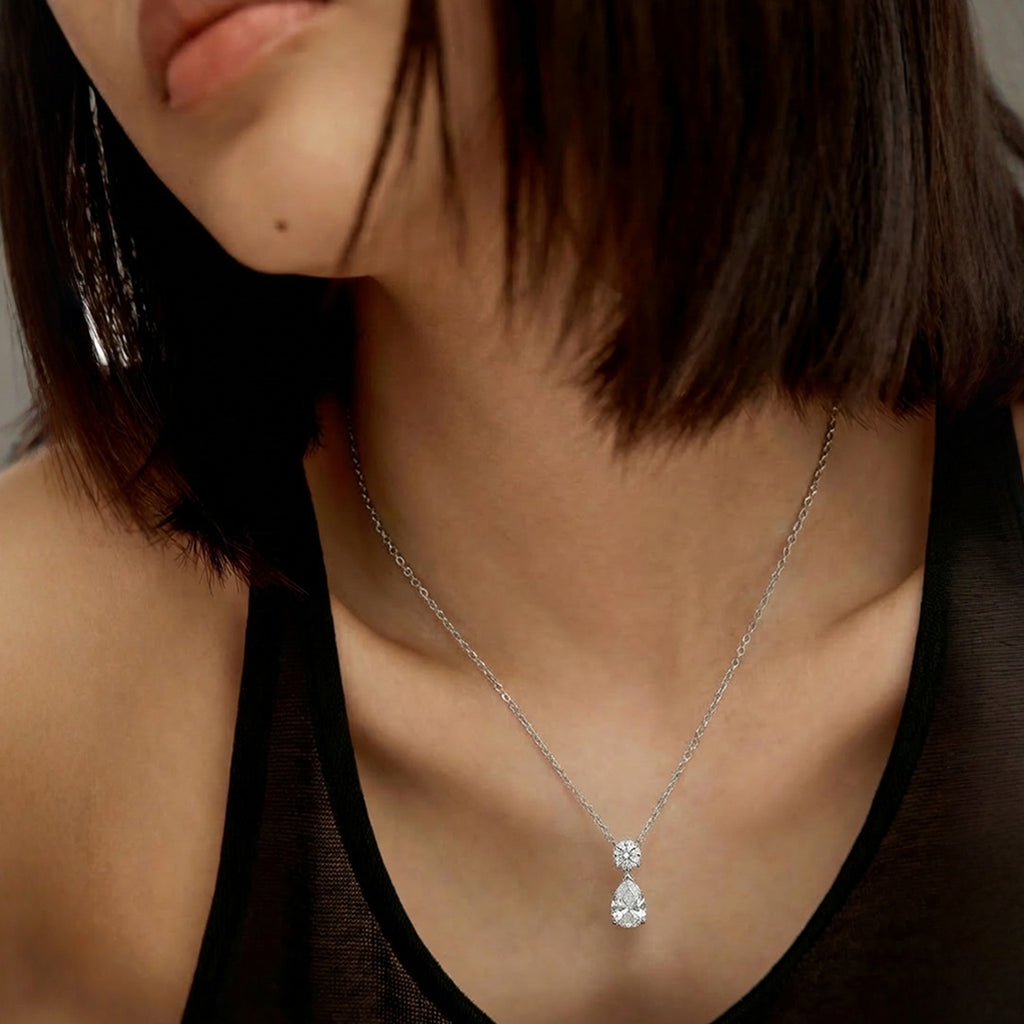 Elegante collar colgante de circonitas con corte de pera