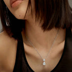 Elegante collar colgante de circonitas con corte de pera