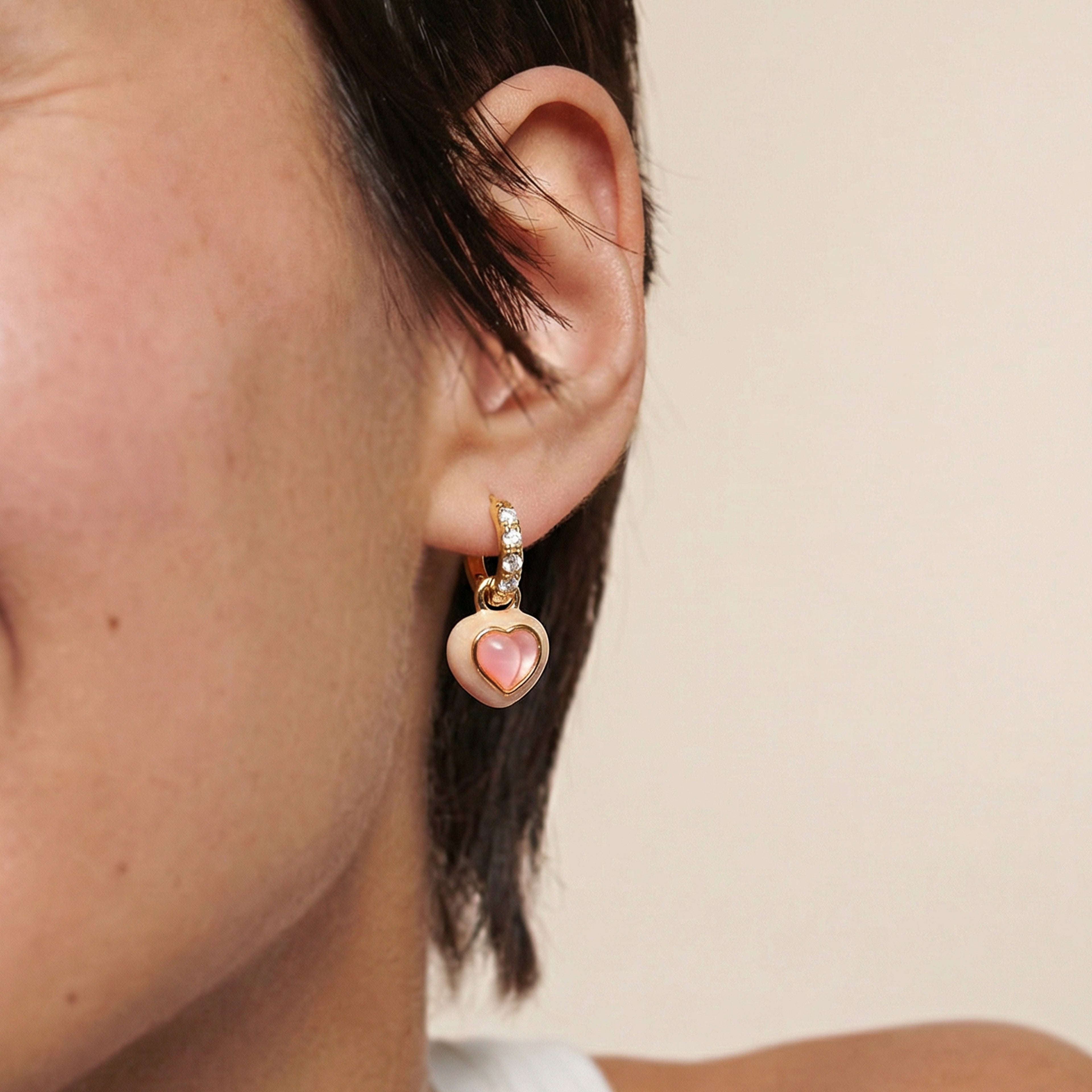 Pendientes de dije de corazón rosa