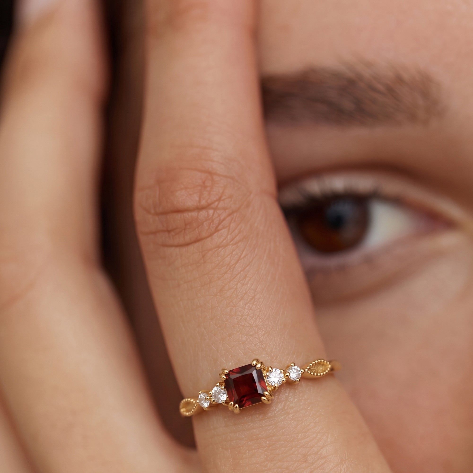 Rouge Garnet Ring