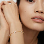 Pulsera elegante de circonitas con engaste biselado
