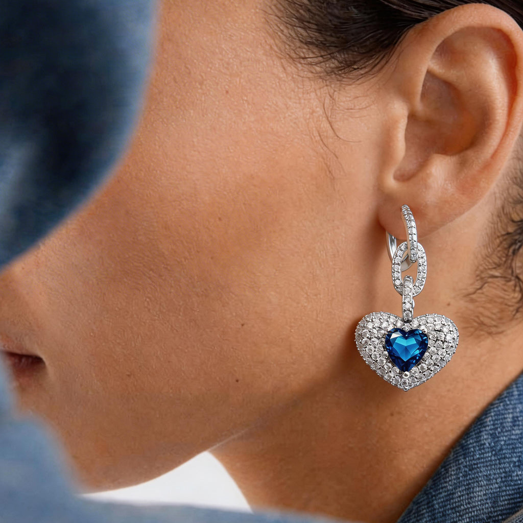 Pendientes de gota de corazón con circonita azul elegante