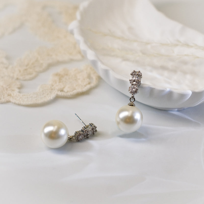 Elegant Pearl Drop Earrings with Sparkling Accents: Perfect Bridal or Formal Accessory!
